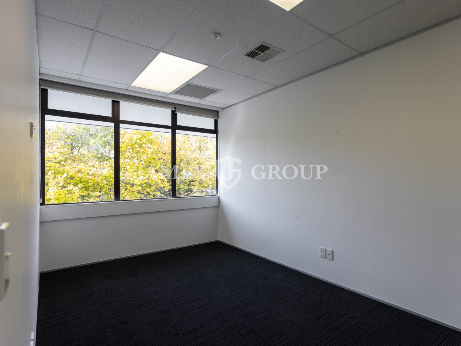 80m² Office Suite With Excellent Location In Epsom