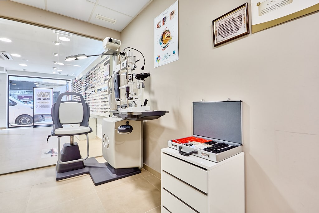 Tienda Óptico Carrer d Elx 10 03130 Santa Pola interior