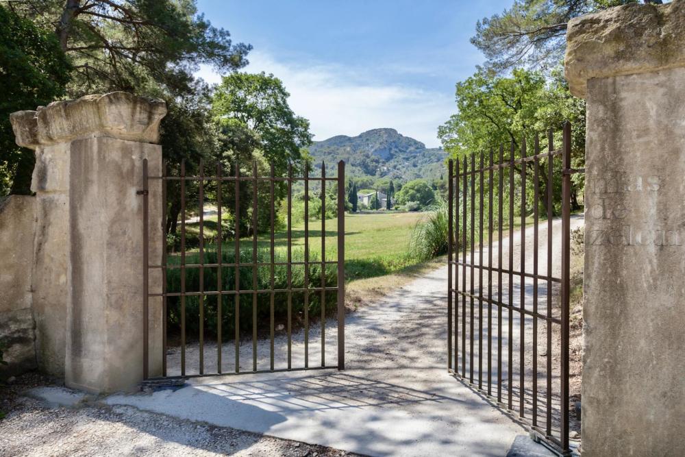 Photographs of Mas la Calade villa in Provence - Image 18 of 38