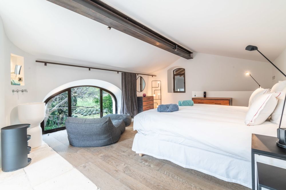 Photographs of Mas des Peintres villa in Provence - Image 28 of 46