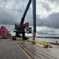 Mobile Excavator Adapted for Billets’ Ship Unloading-‘HITACHI-MANTSINEN’ - Image 7