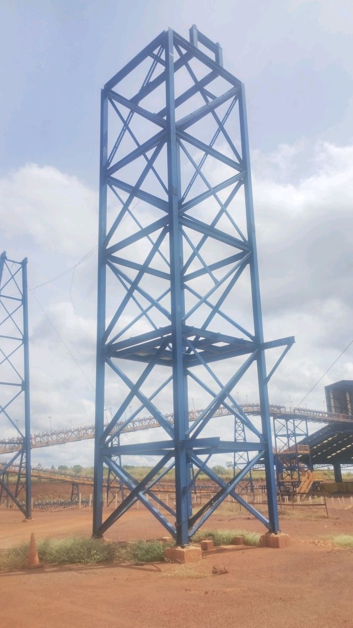 Lot with 07 Lattice Columns and Carbon Steel Tower