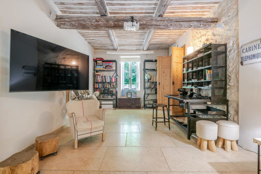 Photographs of Mas de Velorgues villa in Provence - Image 15 of 58