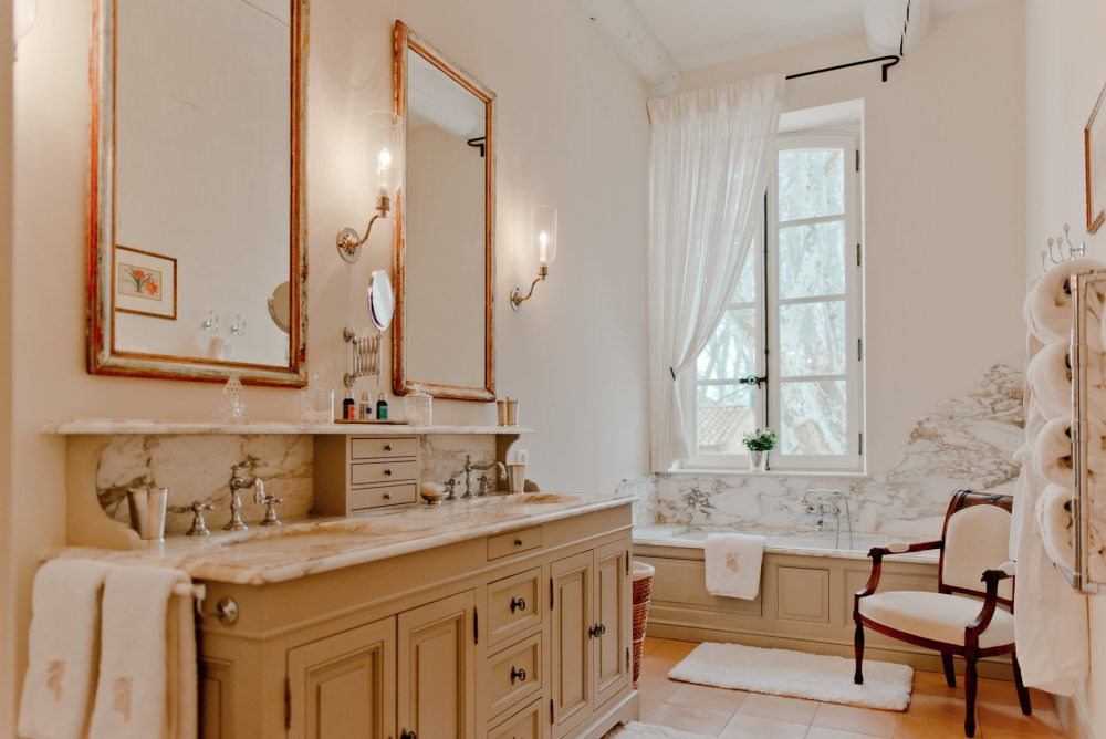 Photographs of Chateau Avignon Provence villa in Provence - Image 26 of 35