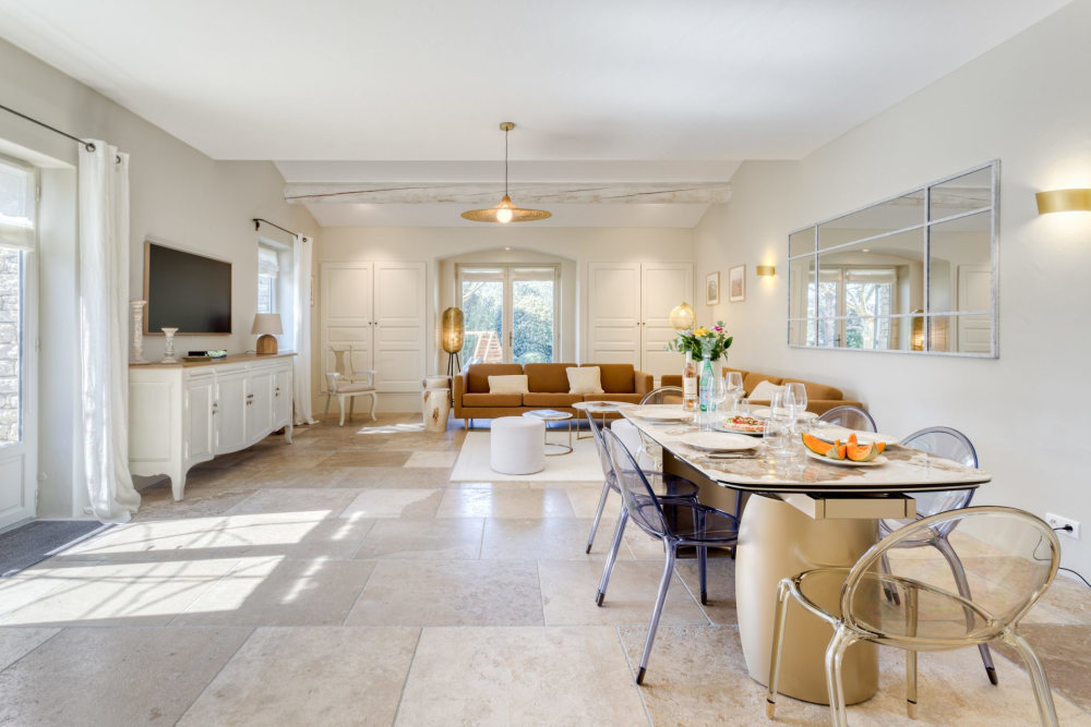 Photographs of Mas des Mésanges villa in Provence - Image 12 of 35