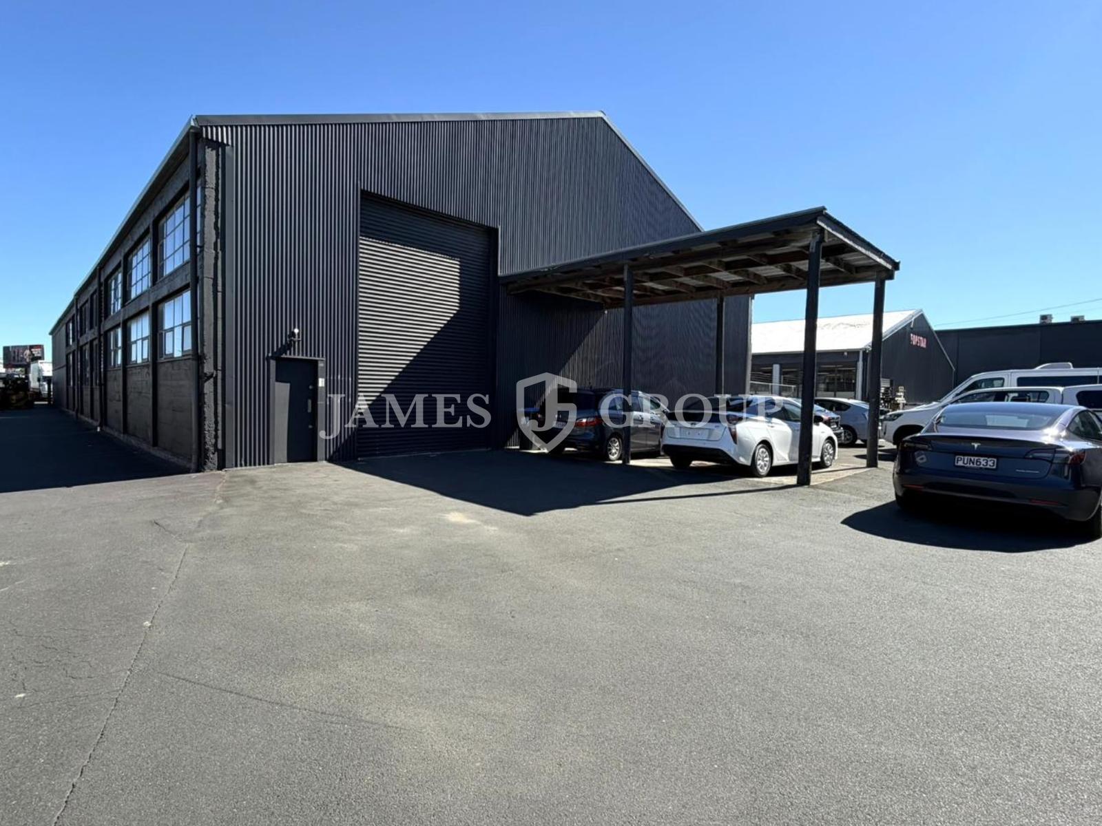 High Profile | 1,165m² Warehouse/showroom