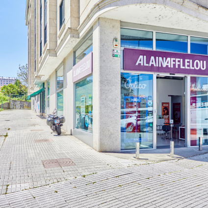 Tienda Óptico C/ TOMAS PAREDES  1  BAJO 2 - BARRIO BOUZAS 36208 VIGO