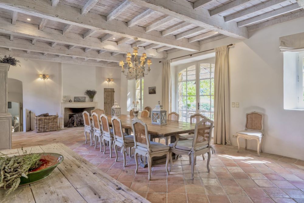 Photographs of Mas de la Quietude villa in Provence - Image 5 of 48