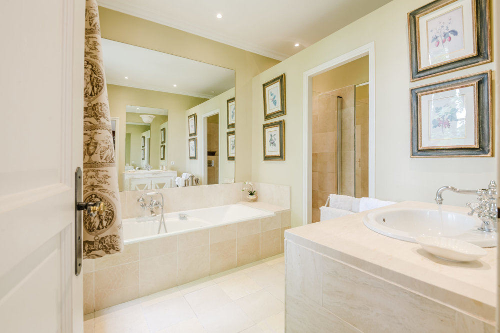 Photographs of Bastide Des Jardins villa in Provence - Image 23 of 52