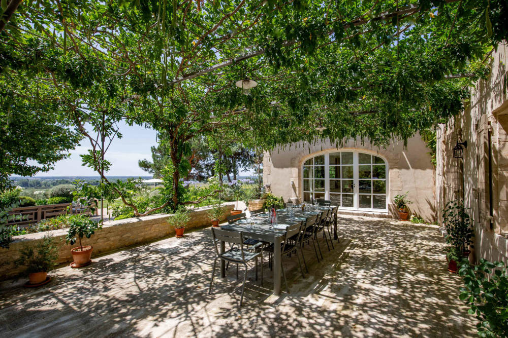 Photographs of Mas de Cezanne villa in Provence - Image 20 of 41