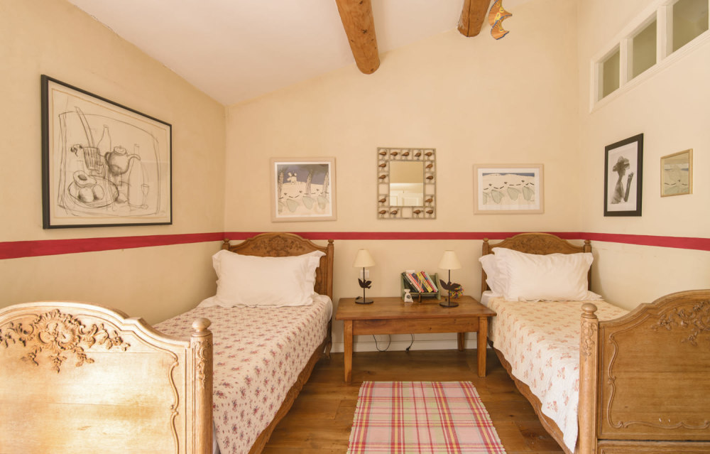 Photographs of Mas de Belleroche villa in Provence - Image 29 of 34