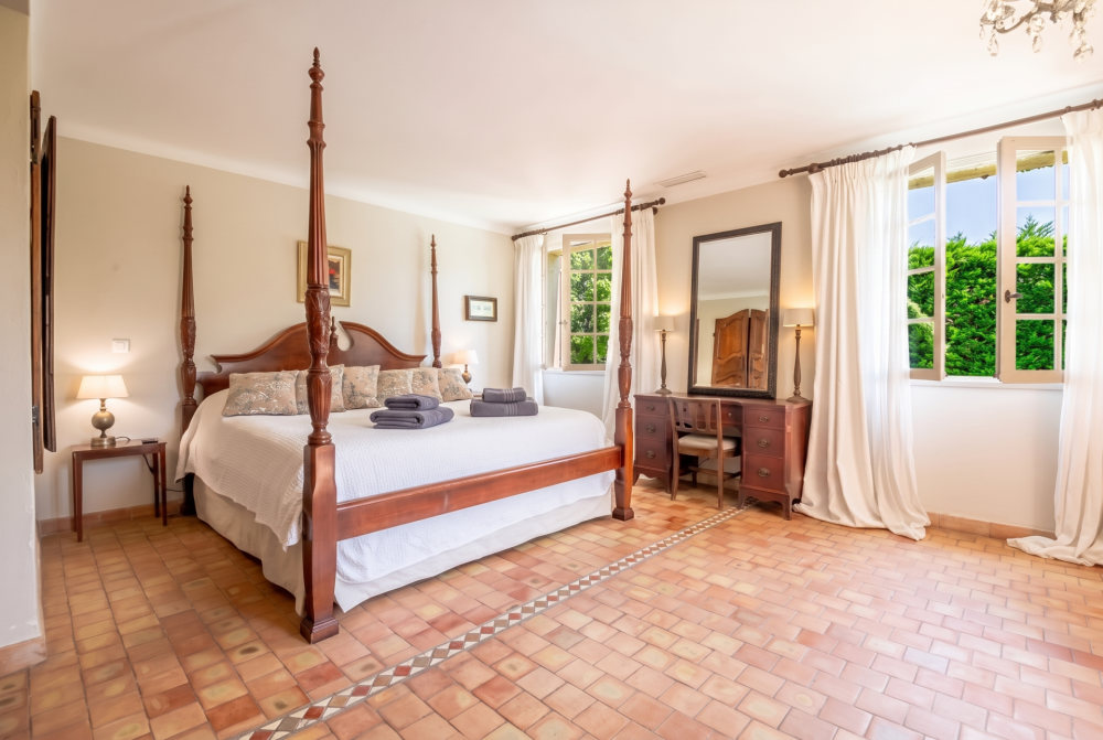 Photographs of Le Mas de Gancel villa in Provence - Image 13 of 41