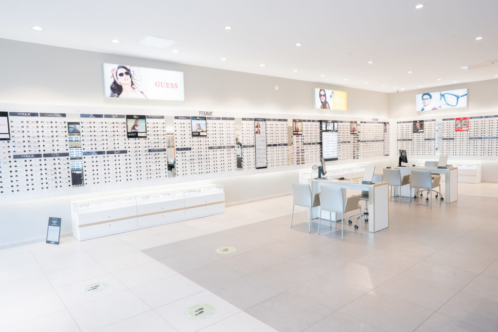 Magasin Opticien 990 rue de l'Arêtier 16430 CHAMPNIERS intérieur