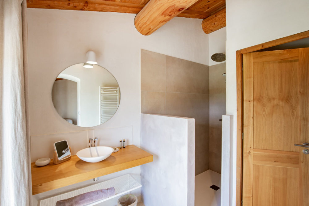 Photographs of Mas Helios villa in Provence - Image 20 of 44
