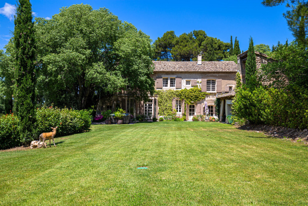 Photographs of Mas de Gavon villa in Provence - Image 1 of 32