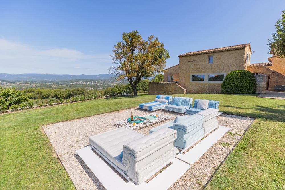 Photographs of New! Mas de la Lyre villa in Provence - Image 15 of 46