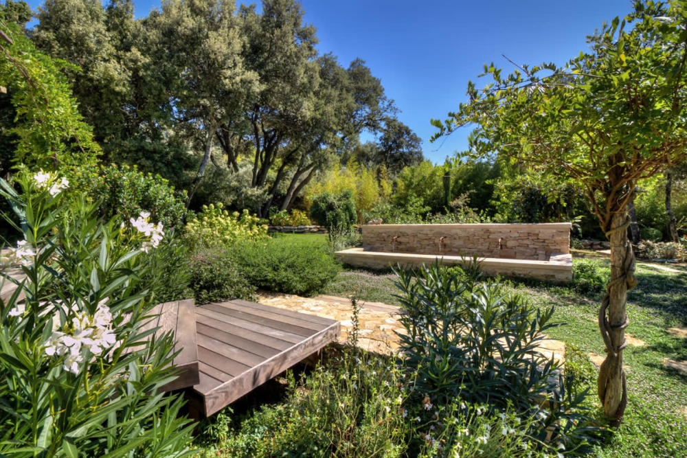 Photographs of Mas de Bellecour villa in Provence - Image 35 of 37