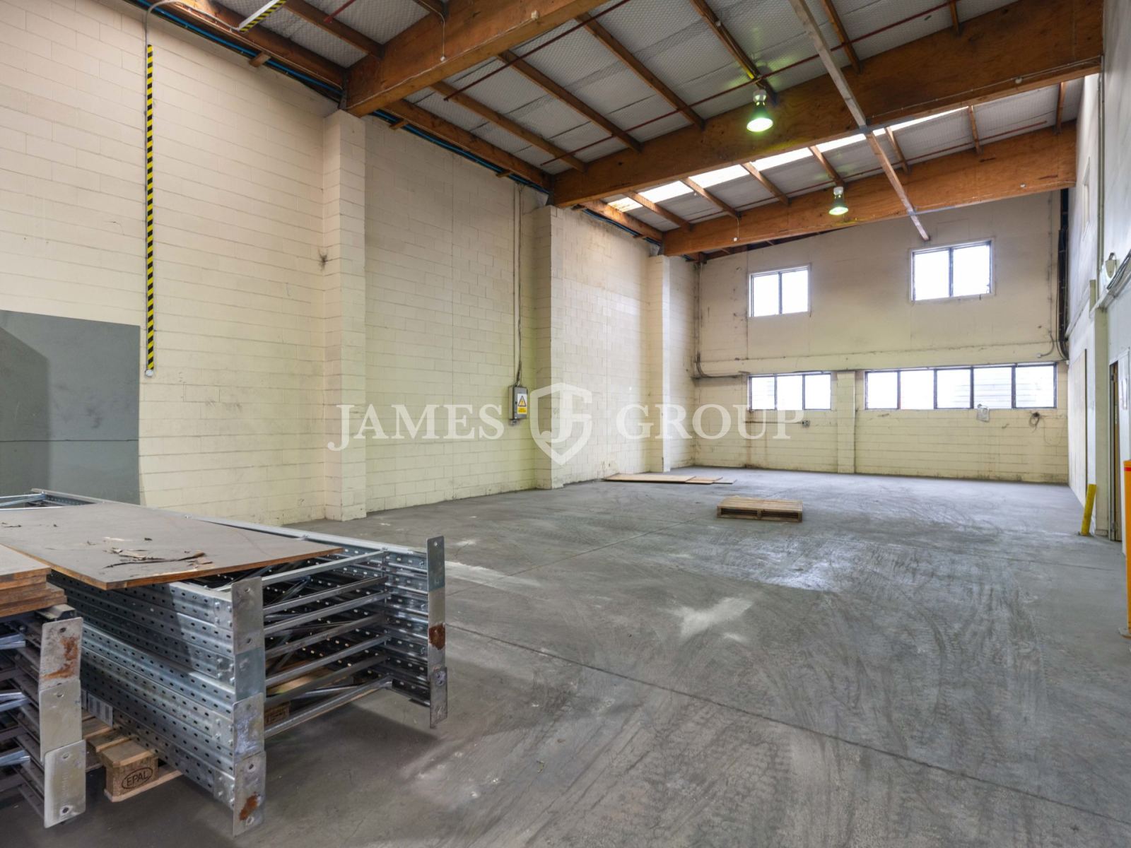 1,290m² Prime Patiki Road Warehouse + 12 Carparks