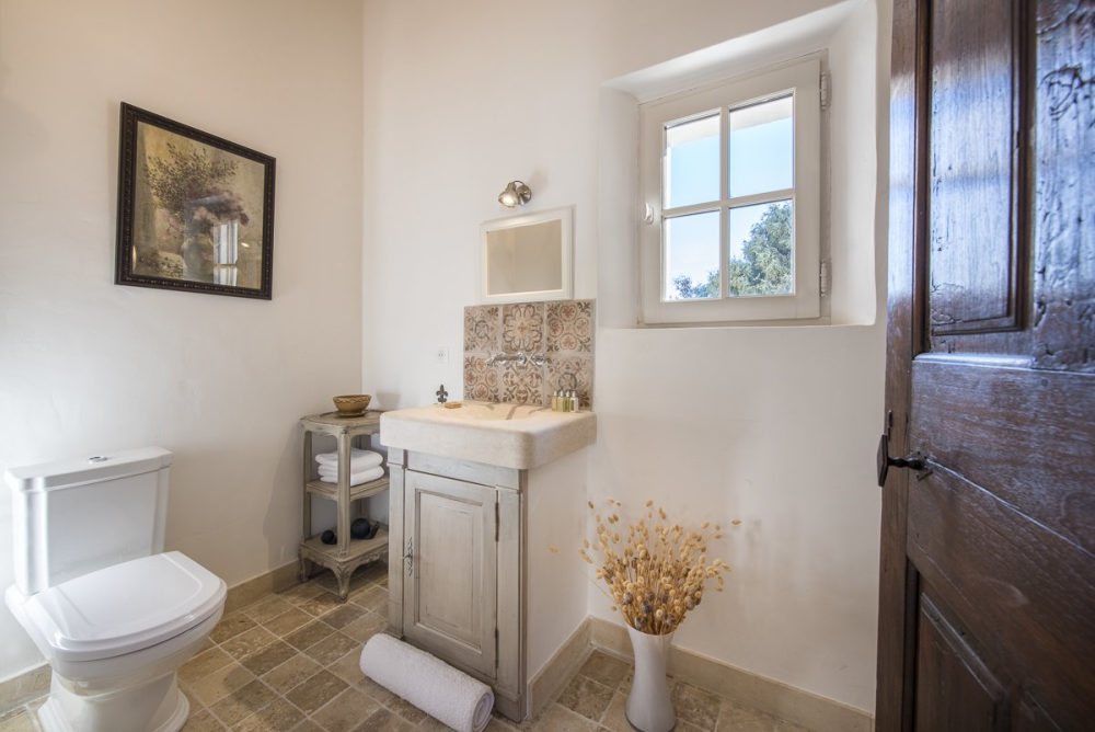 Photographs of Mas du Ciel villa in Provence - Image 18 of 44