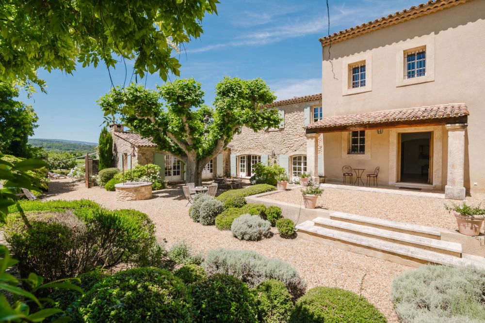 Photographs of Mas du Fournil villa in Provence - Image 4 of 47