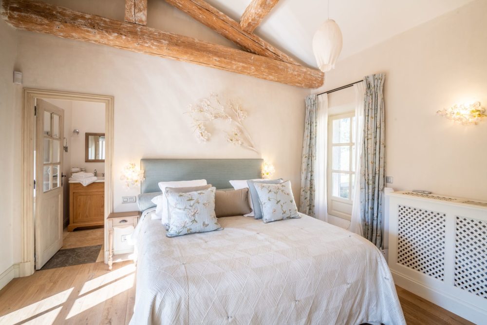 Photographs of Mas des Constellations villa in Provence - Image 25 of 49
