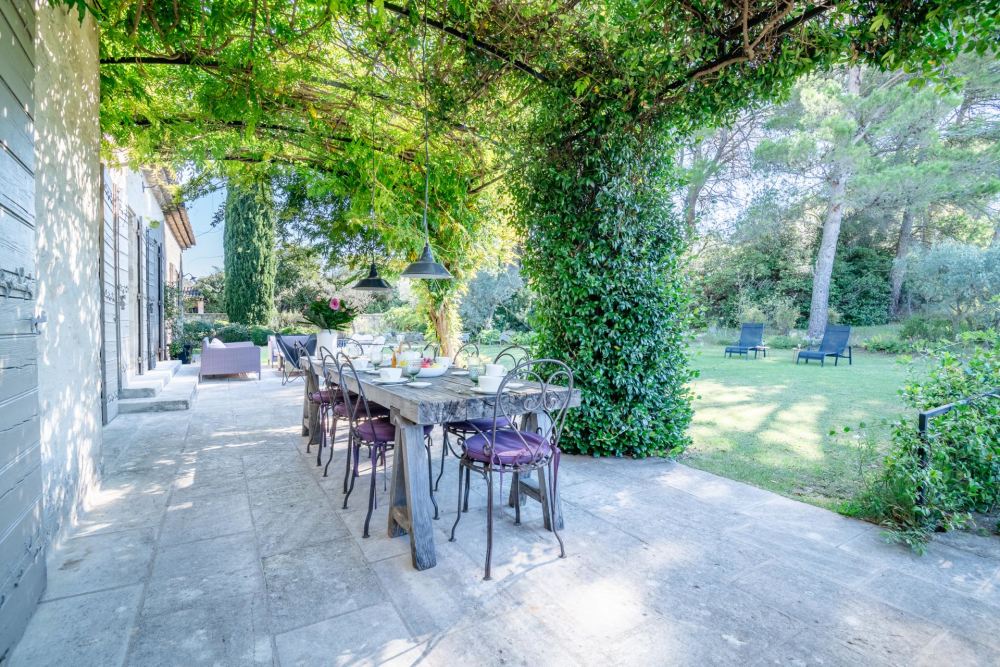 Photographs of Mas du Lac villa in Provence - Image 4 of 56