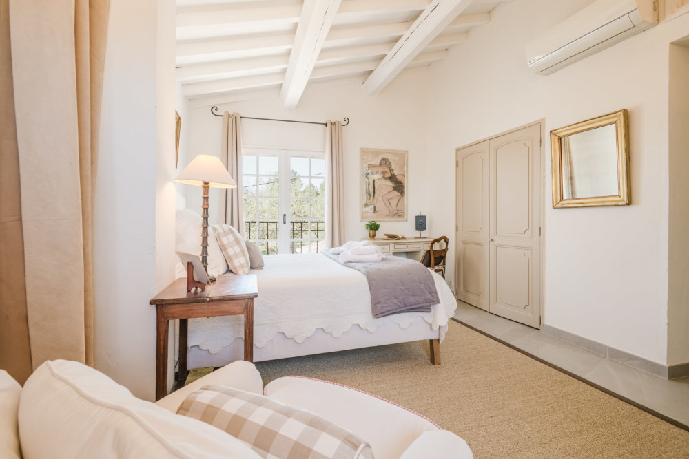 Photographs of Mas des Imberts villa in Provence - Image 28 of 48