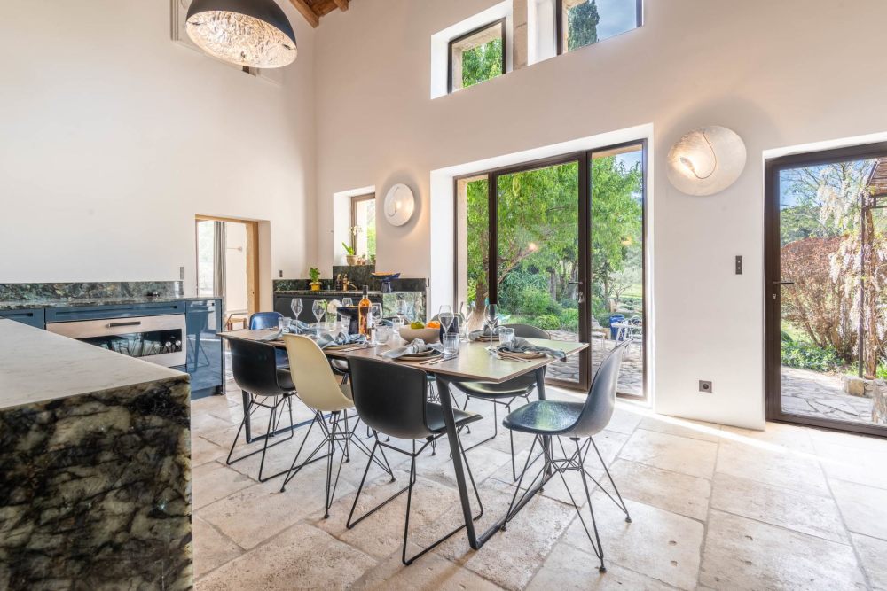 Photographs of Mas des Peintres villa in Provence - Image 7 of 46