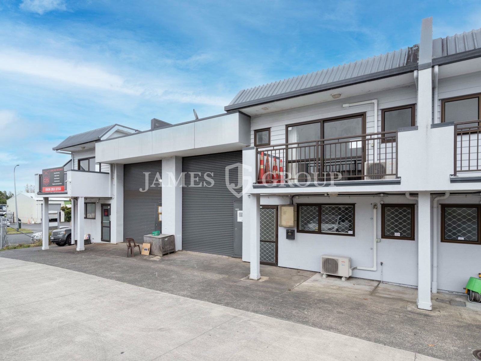 Tidy East Tamaki Unit For Sale | 208m²