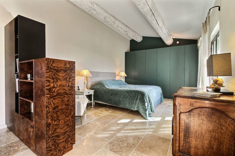 Photographs of Mas de Bellecour villa in Provence - Image 22 of 37