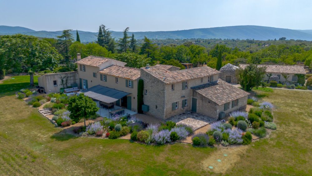 Photographs of Mas Ambre villa in Provence - Image 1 of 51