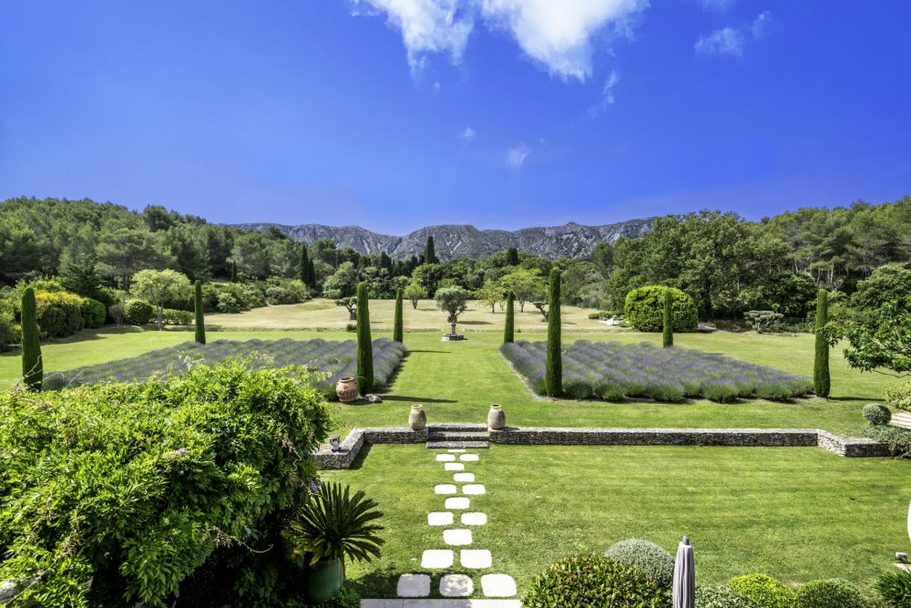 Photographs of Mas de la Caume villa in Provence - Image 1 of 52