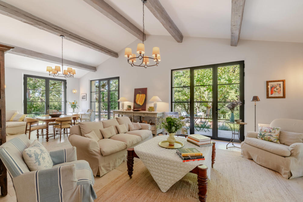 Photographs of Mas de l’Ermitage villa in Provence - Image 6 of 39