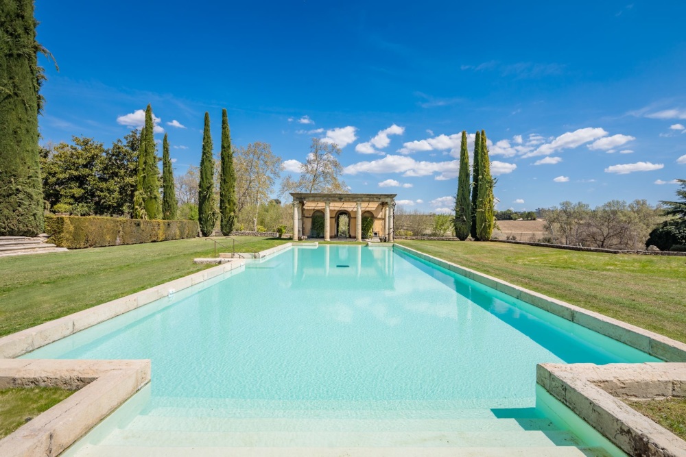 Photographs of Chateau de Sannes villa in Provence - Image 24 of 61