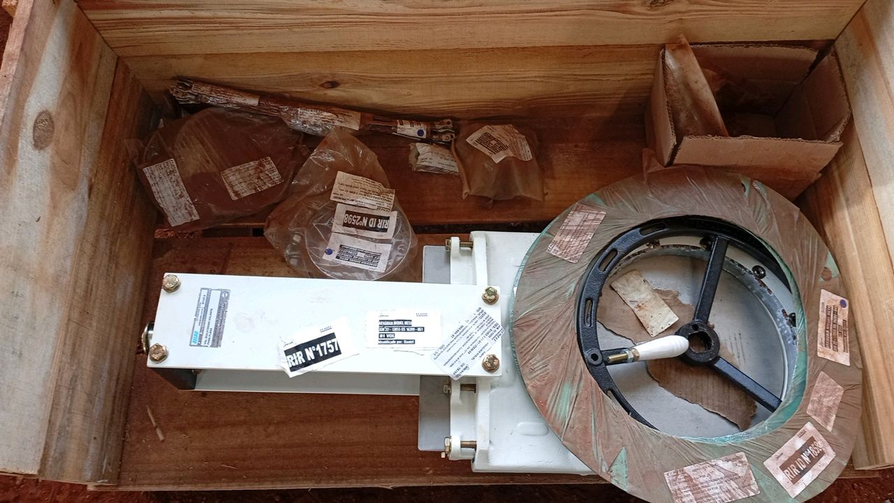Manual Knife Gate Valve DN 12” – ANSI 150# | Clarkson / Emerson