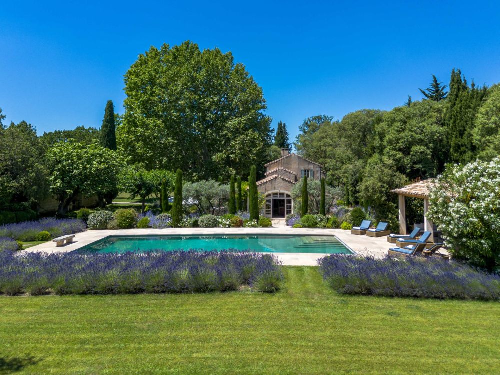 Photographs of Mas du Cardinal villa in Provence - Image 1 of 49