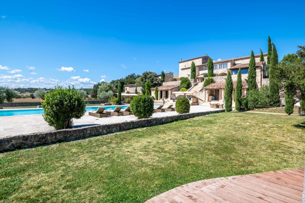 Photographs of Mas des Gardois villa in Provence - Image 2 of 58