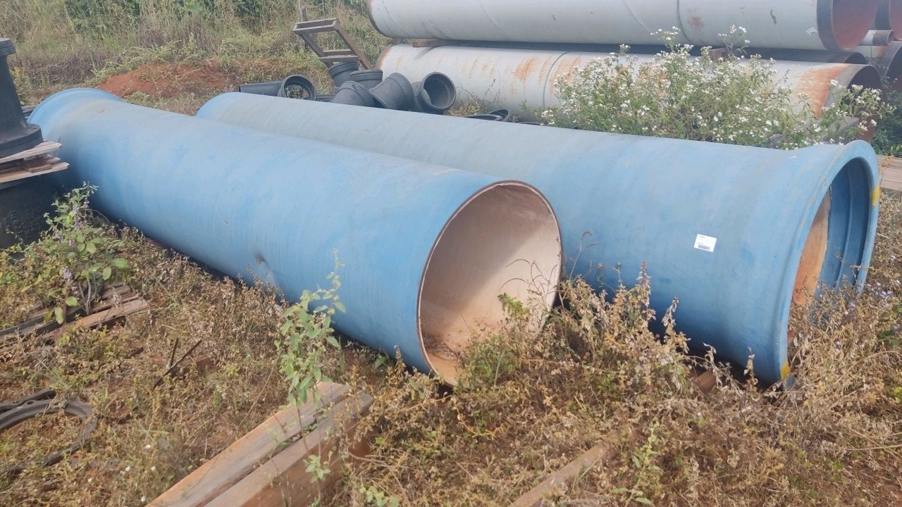 Lot with 2 Cast Iron Pipe Class K7 DN800