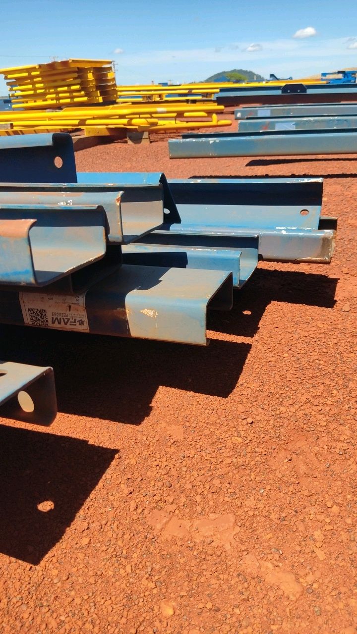 Lot of Metal Structures/ Street 3 / BOX D5