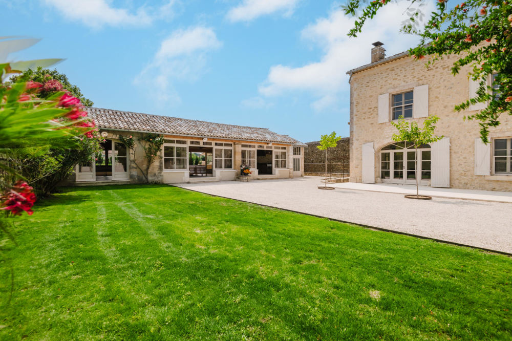 Photographs of Mas de l’Ebéniste villa in Provence - Image 17 of 49