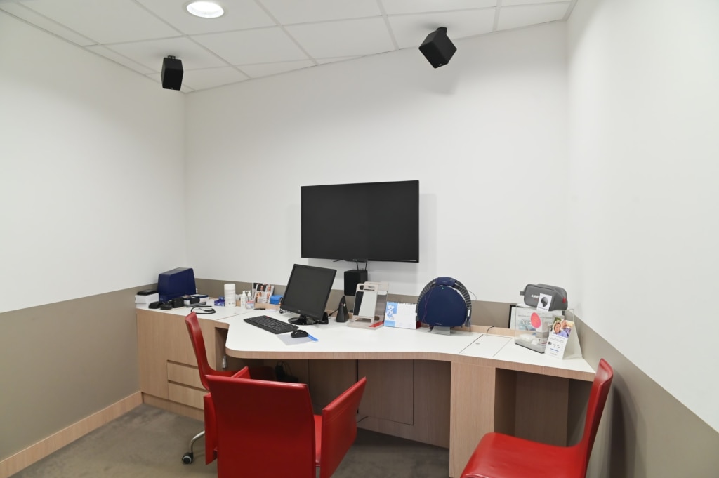 Magasin audioprothesiste 25 rue Louis Pasteur 29400 LANDIVISIAU intérieur