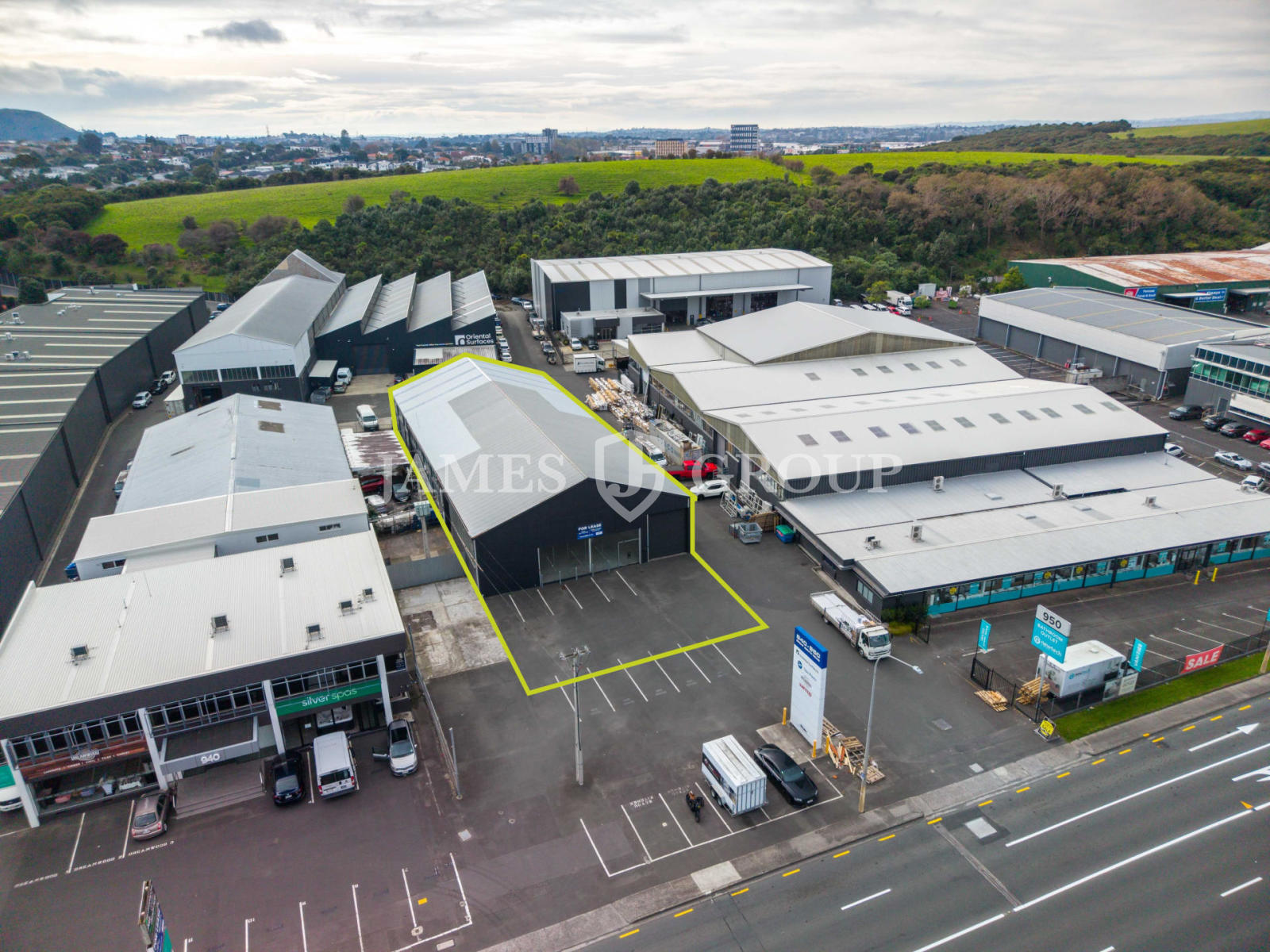 High Profile | 1,165m² Warehouse/showroom