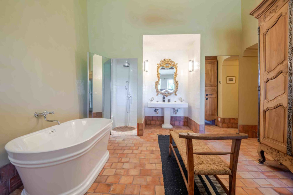 Photographs of New! Mas des Lumières villa in Provence - Image 18 of 40
