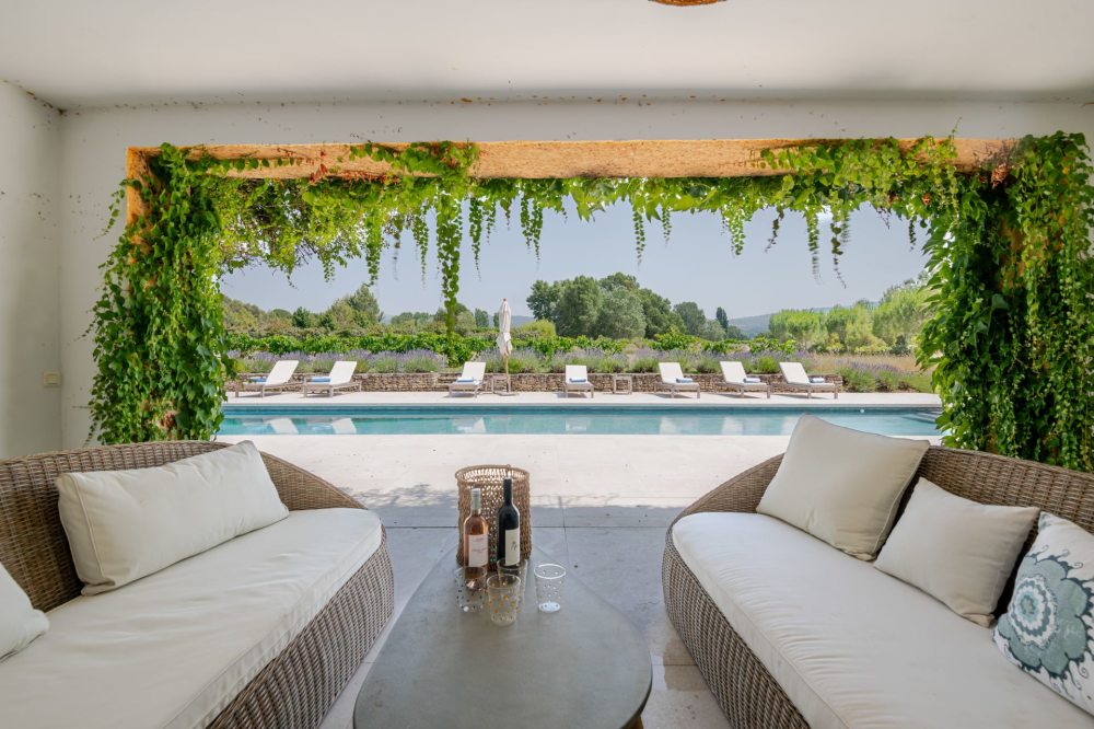 Photographs of Petit Mas des Splendeurs villa in Provence - Image 3 of 46