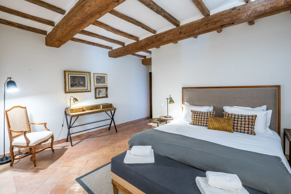 Photographs of Mas de Lacoste villa in Provence - Image 28 of 64