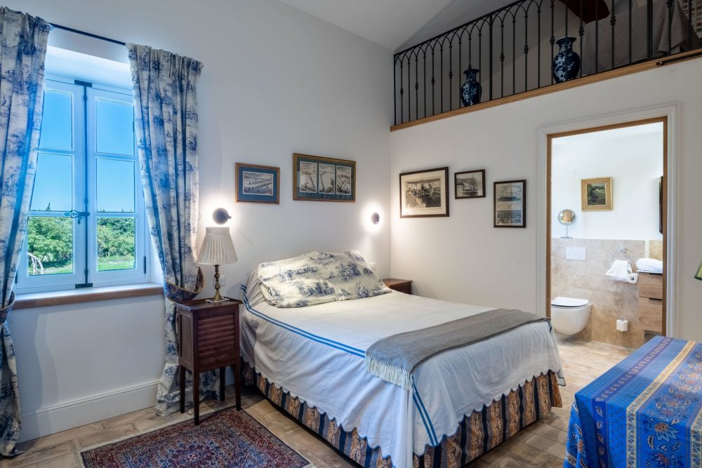 Photographs of Mas du Lauzange villa in Provence - Image 20 of 43