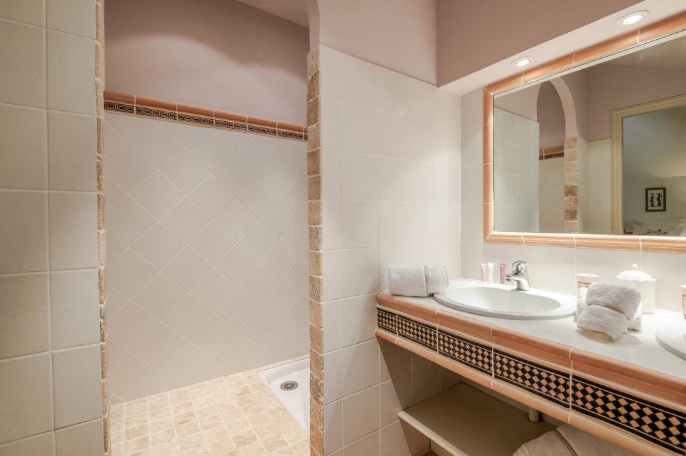 Photographs of Domaine des Légendes villa in Provence - Image 37 of 57