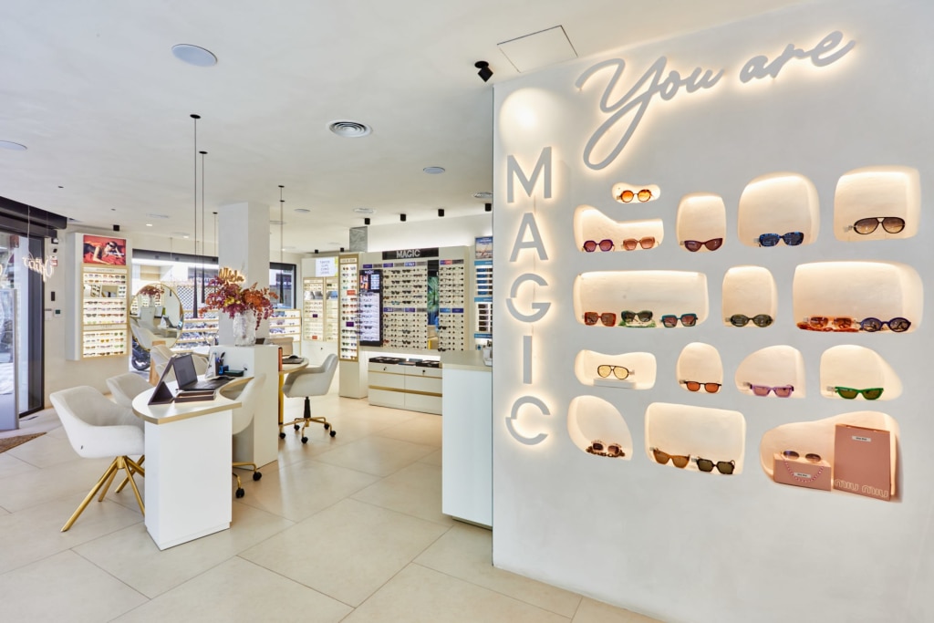 Tienda Óptico Calle Aragón 27-A bajo- Islas Baleares 07800 IBIZA interior