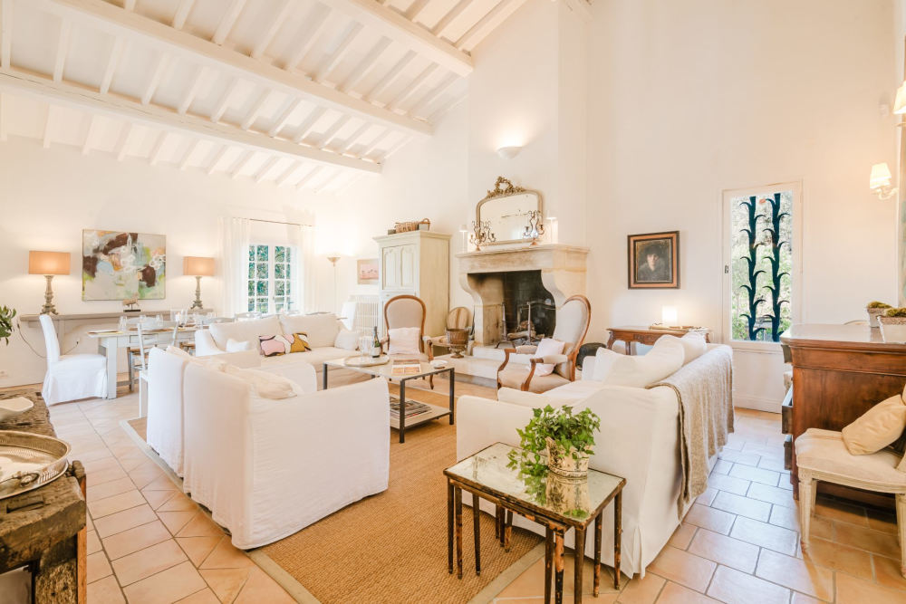 Photographs of Mas des Imberts villa in Provence - Image 7 of 48