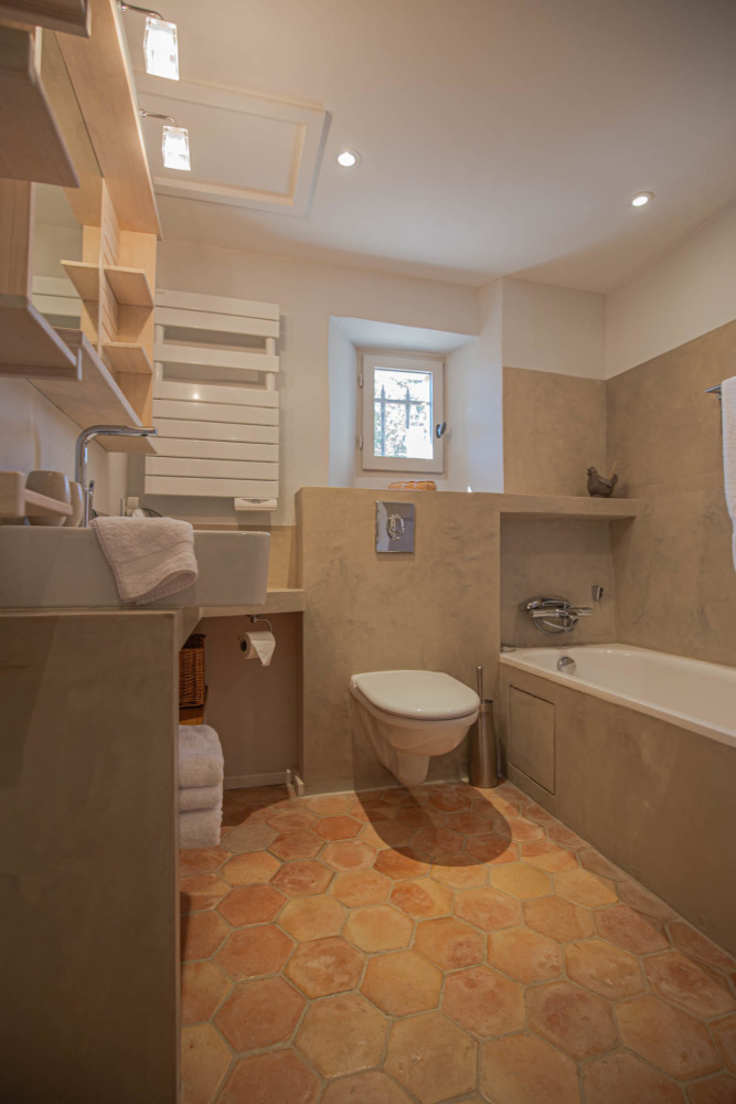 Photographs of Mas de Monvert villa in Provence - Image 13 of 34